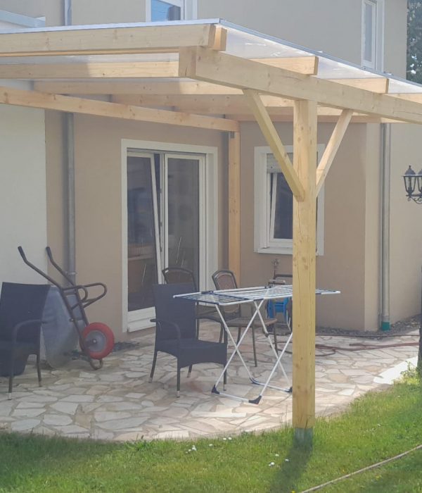 Terrassenüberdachung aus Holz