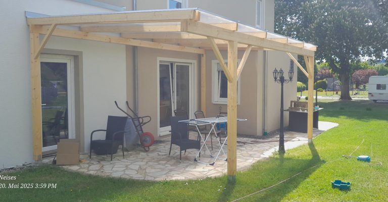 Terrassenüberdachung aus Holz
